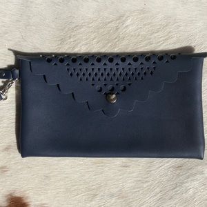 Wristlet purse